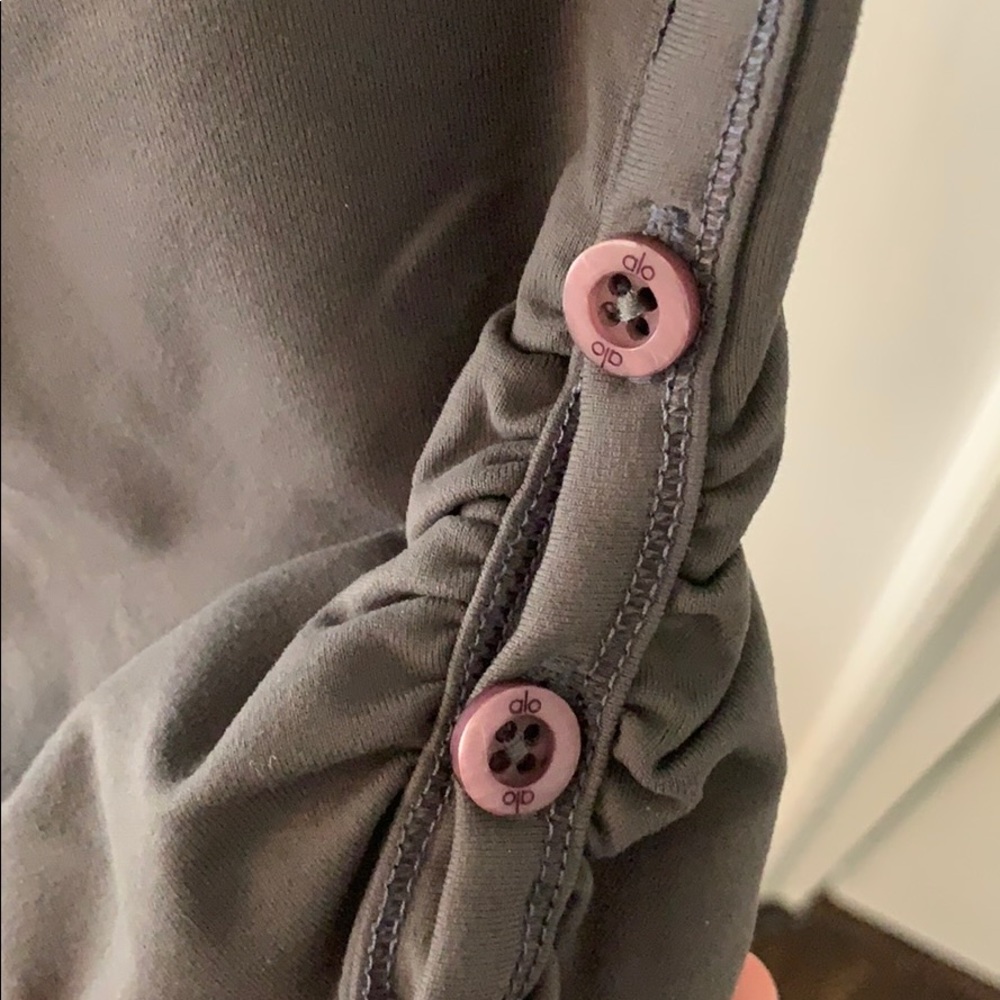 ALO Yoga Charcoal Gray Capri Leggings (S) - Picture 3 of 3